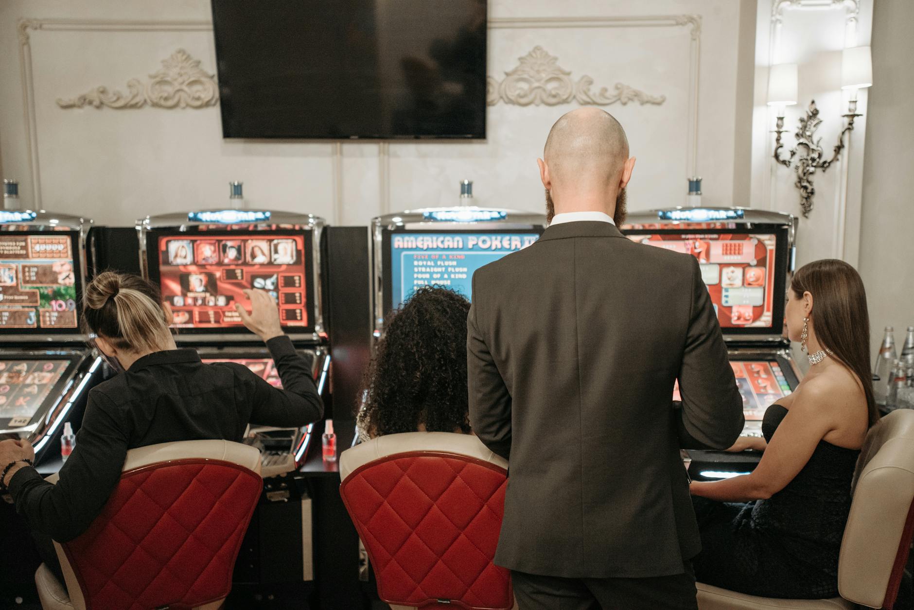 Players at slot machines in an online casino environment